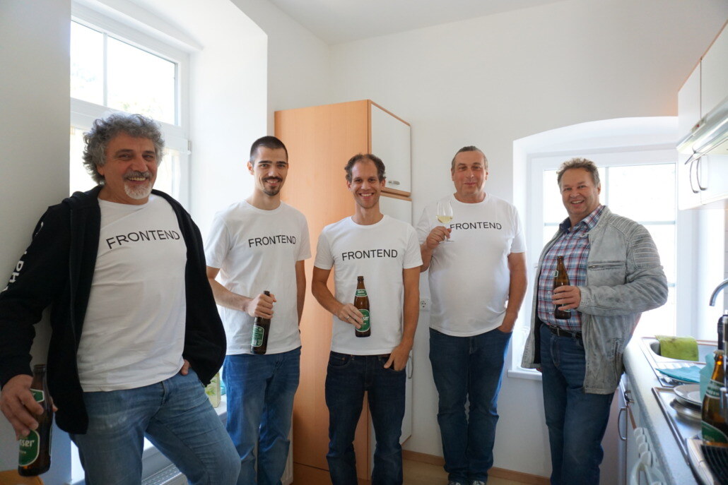 Our CEO, Ulf Oberbichler, toasts with his employees to the opening of the new Kärnten location.