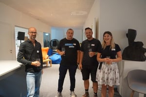 Anstoßen auf ein gelungenes UX und UI Meetup bei uns in Rankweil.